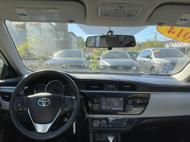 Photo of 2014 Super White Toyota Corolla