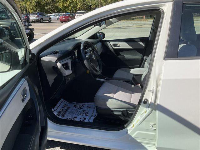 Photo of 2014 Super White Toyota Corolla