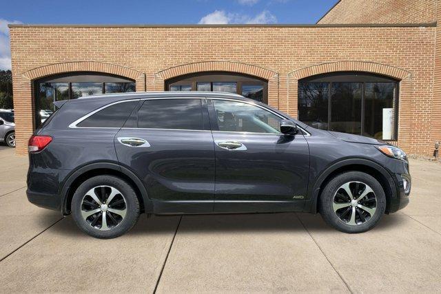 Photo of 2016 Platinum Graphite Kia Sorento