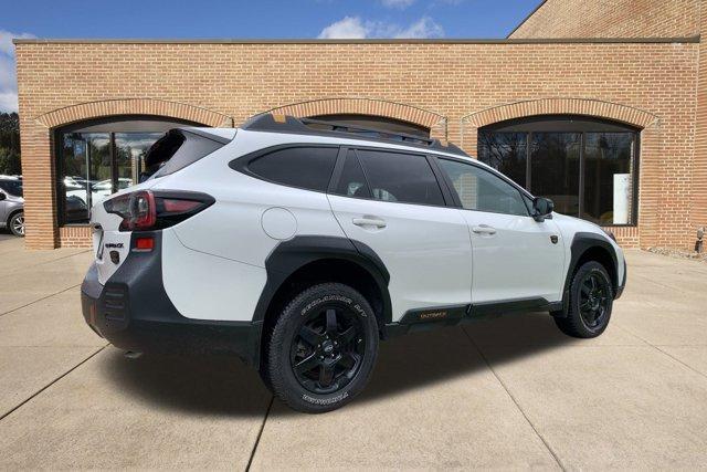Photo of 2022 Crystal White Pearl Subaru Outback