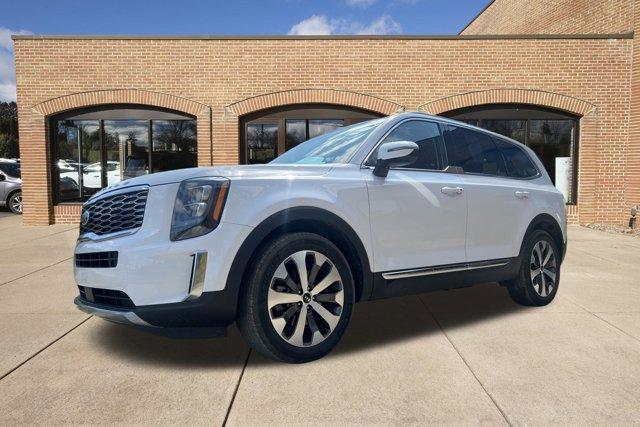 Photo of 2021 Glacial White Pearl Kia Telluride