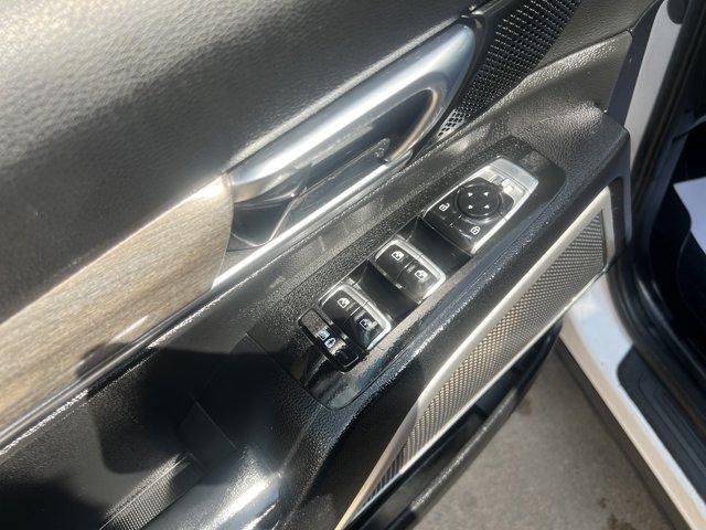 Photo of 2021 Glacial White Pearl Kia Telluride