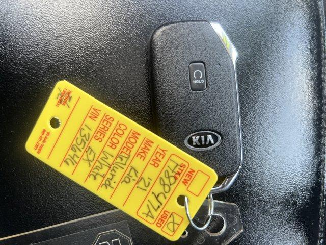 Photo of 2021 Glacial White Pearl Kia Telluride