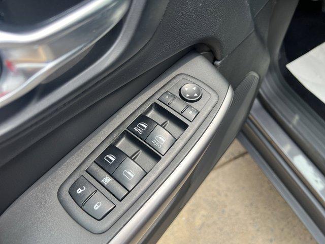 Photo of 2019 Granite Crystal Clearcoat Metallic Jeep Cherokee