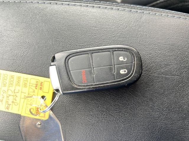 Photo of 2019 Granite Crystal Clearcoat Metallic Jeep Cherokee