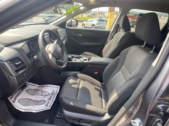 Photo of 2025 Gun Metallic Nissan Rogue