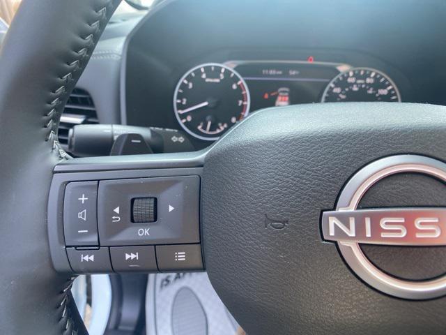 Photo of 2025 Everest White Pearl Nissan Rogue
