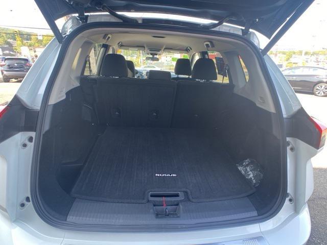 Photo of 2025 Everest White Pearl Nissan Rogue