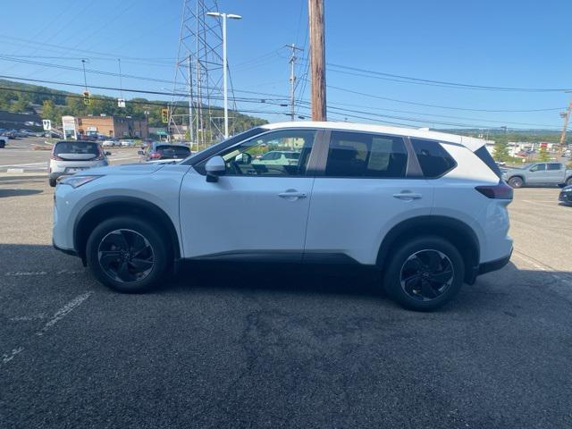 Photo of 2025 Everest White Pearl Nissan Rogue