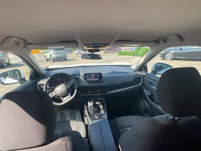 Photo of 2025 Everest White Pearl Nissan Rogue