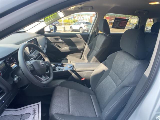 Photo of 2025 Everest White Pearl Nissan Rogue