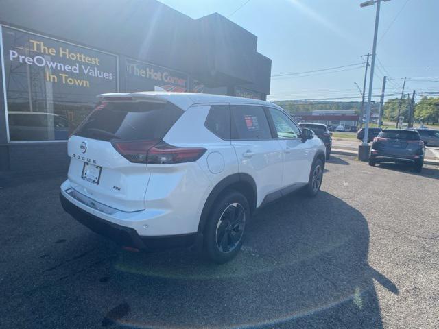 Photo of 2025 Everest White Pearl Nissan Rogue