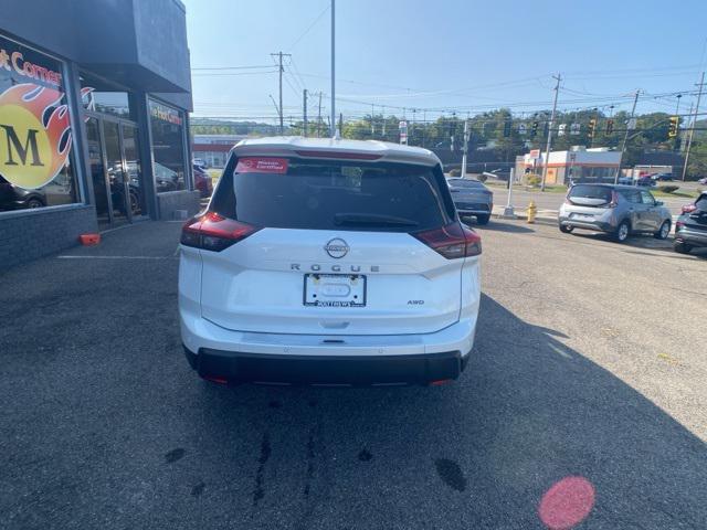 Photo of 2025 Everest White Pearl Nissan Rogue