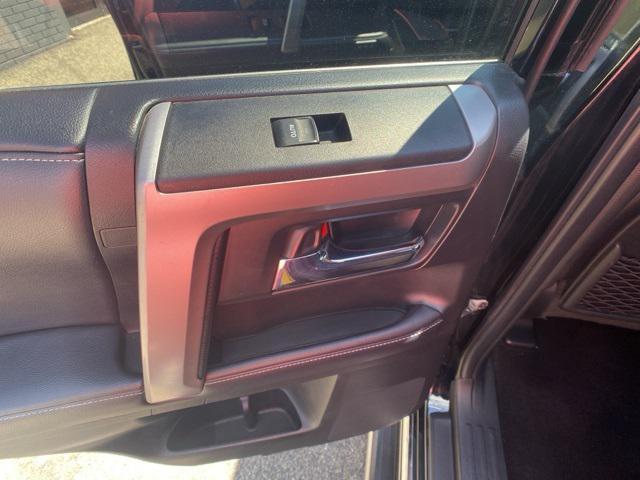 Photo of 2018 Midnight Black Metallic Toyota 4Runner