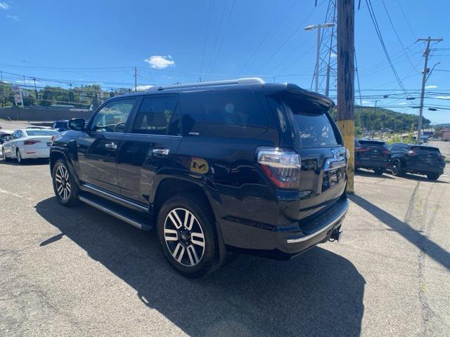 Photo of 2018 Midnight Black Metallic Toyota 4Runner