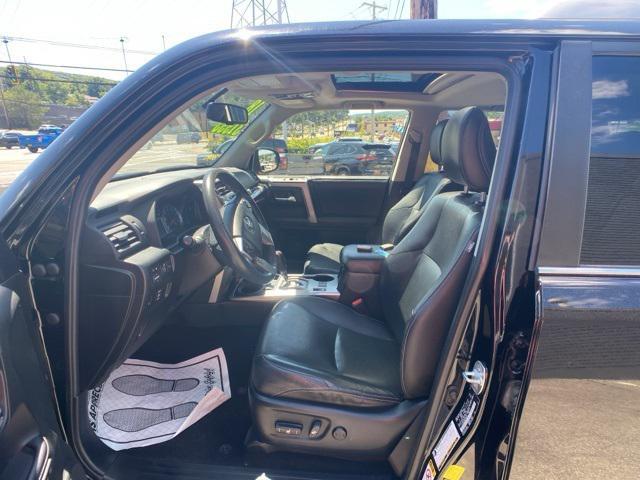 Photo of 2018 Midnight Black Metallic Toyota 4Runner