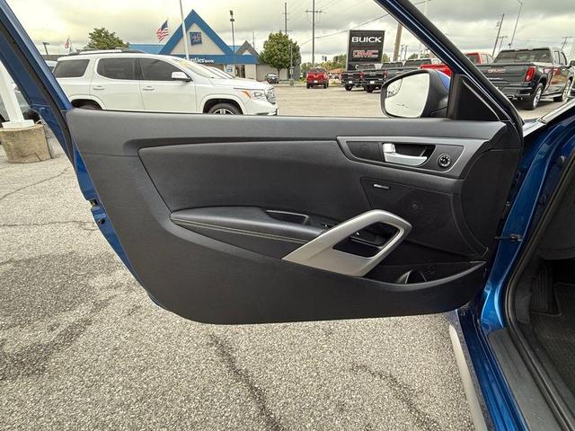 Photo of 2016 Pacific Blue Hyundai Veloster