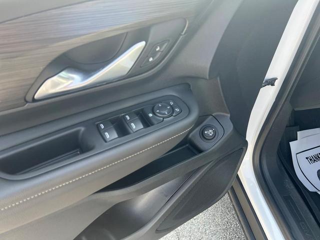 Photo of 2023 Summit White GMC Terrain