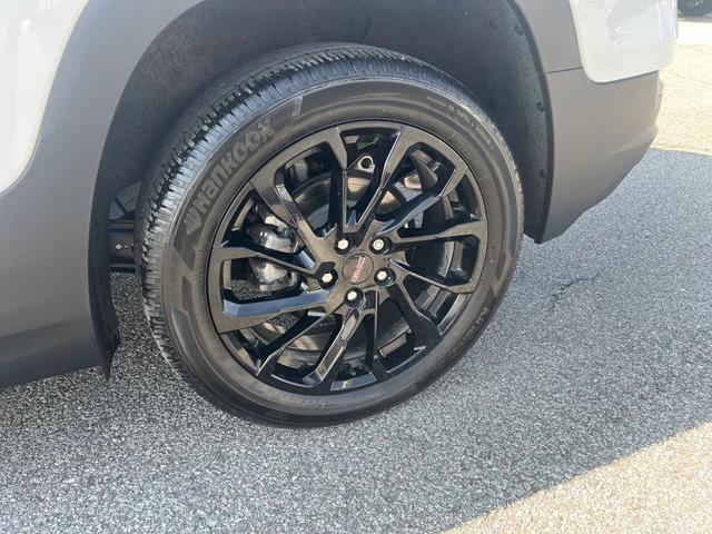 Photo of 2023 Summit White GMC Terrain