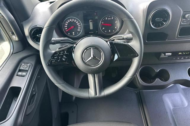 Photo of 2025 Arctic White Mercedes-Benz Sprinter 2500