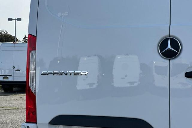 Photo of 2025 Arctic White Mercedes-Benz Sprinter 2500