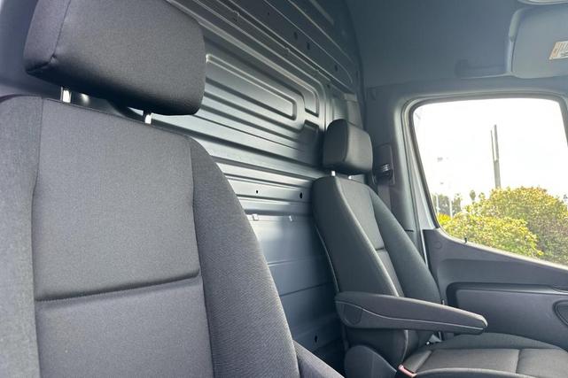 Photo of 2025 Arctic White Mercedes-Benz Sprinter 2500