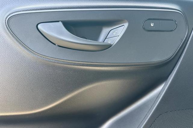 Photo of 2025 Arctic White Mercedes-Benz Sprinter 2500