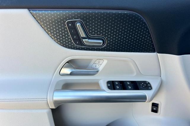 Photo of 2025 Polar White Mercedes-Benz GLA 250