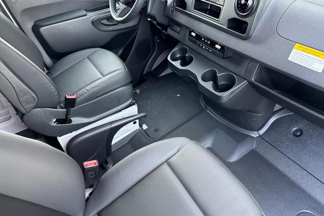 Photo of 2025 Arctic White Mercedes-Benz Sprinter 2500