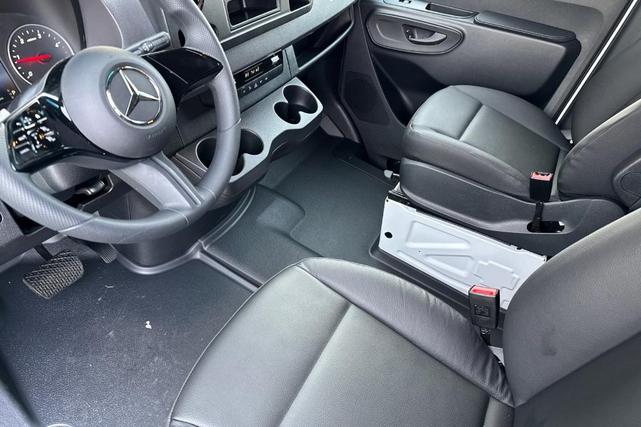 Photo of 2025 Arctic White Mercedes-Benz Sprinter 2500
