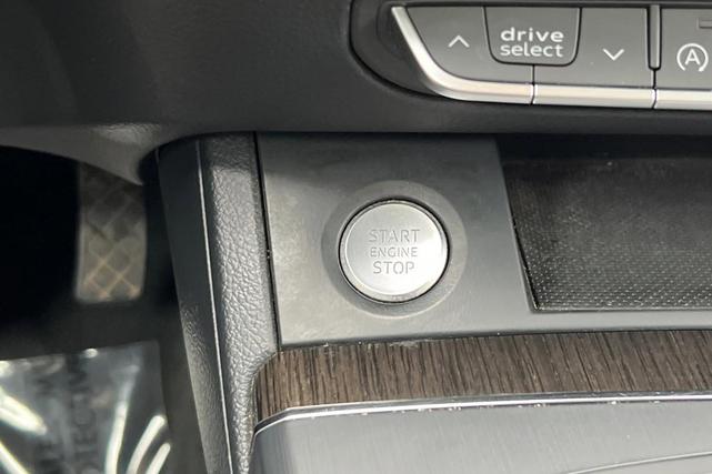 Photo of 2018 Florett Silver Metallic Audi Q5