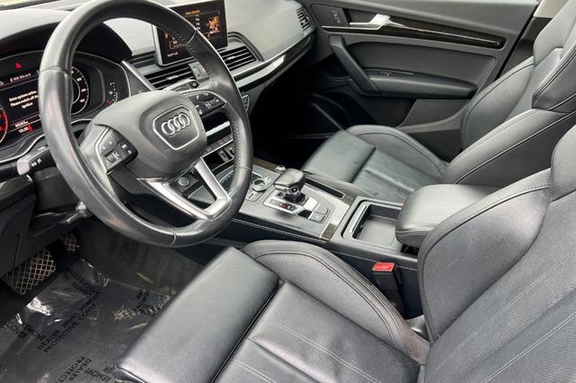 Photo of 2018 Florett Silver Metallic Audi Q5