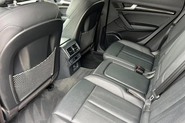 Photo of 2018 Florett Silver Metallic Audi Q5