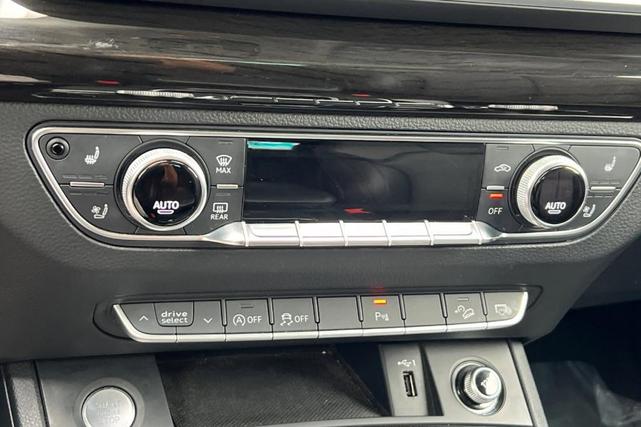 Photo of 2018 Florett Silver Metallic Audi Q5