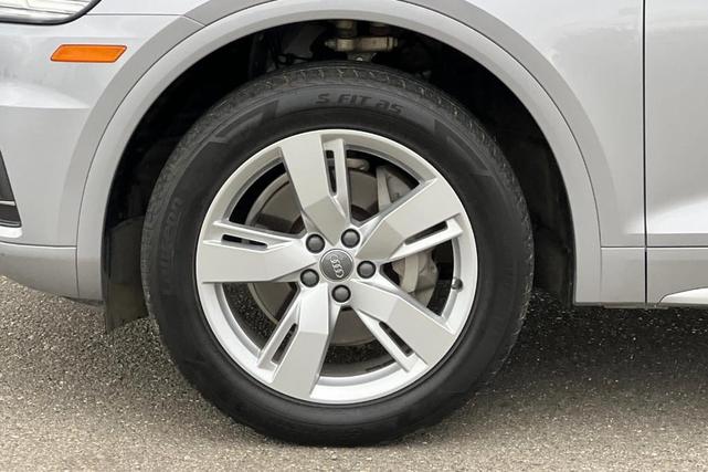 Photo of 2018 Florett Silver Metallic Audi Q5