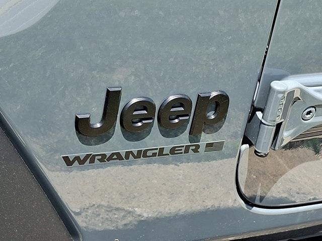 Photo of 2025 Anvil Clearcoat Jeep Wrangler