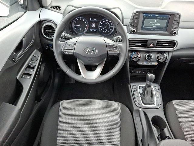 Photo of 2020 Chalk White Hyundai KONA