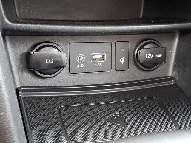 Photo of 2020 Chalk White Hyundai KONA