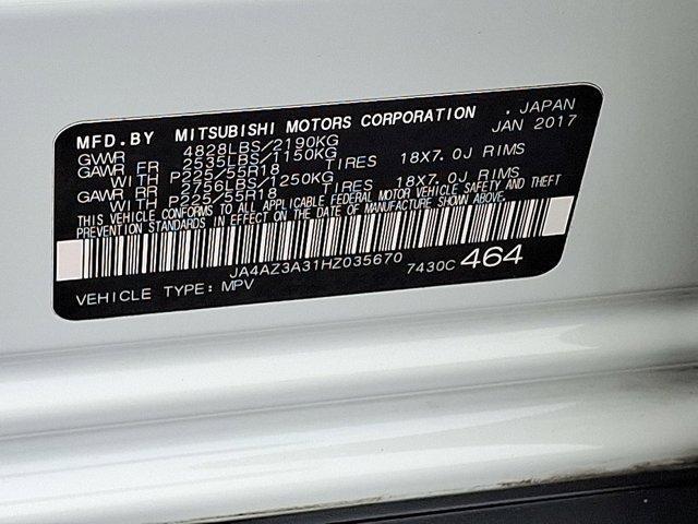Photo of 2017 Diamond White Pearl Mitsubishi Outlander