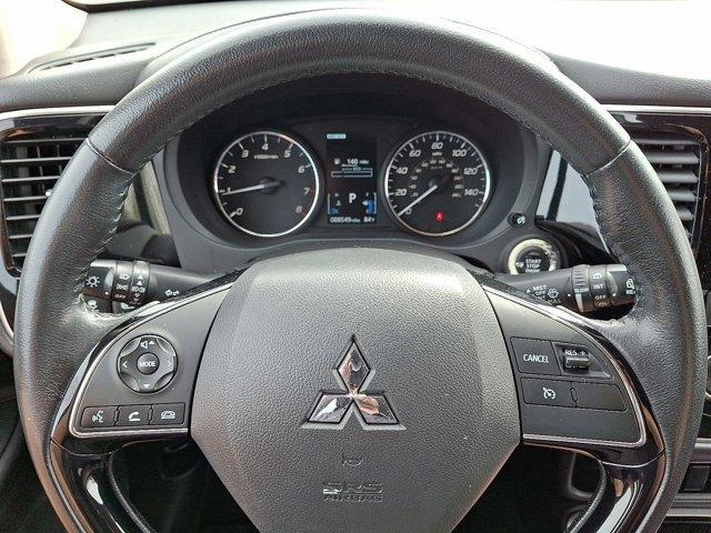 Photo of 2017 Diamond White Pearl Mitsubishi Outlander