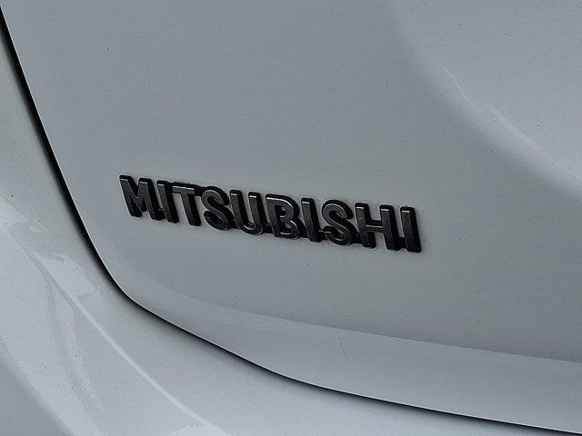 Photo of 2017 Diamond White Pearl Mitsubishi Outlander
