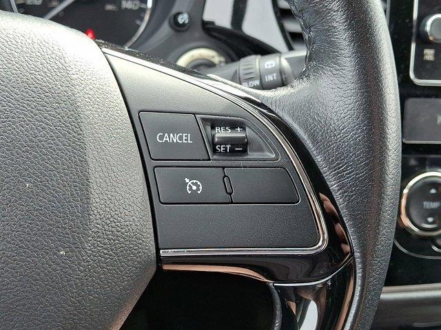 Photo of 2017 Diamond White Pearl Mitsubishi Outlander