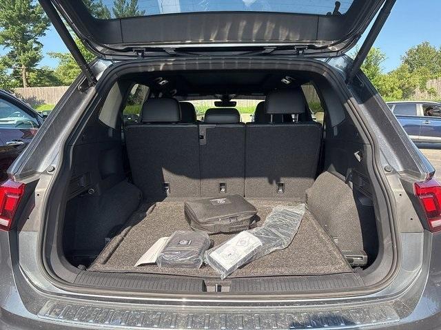 Photo of 2024 Platinum Gray Metallic Volkswagen Tiguan