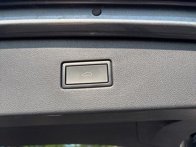 Photo of 2024 Platinum Gray Metallic Volkswagen Tiguan