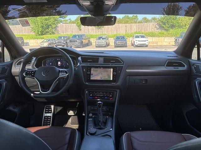 Photo of 2024 Platinum Gray Metallic Volkswagen Tiguan