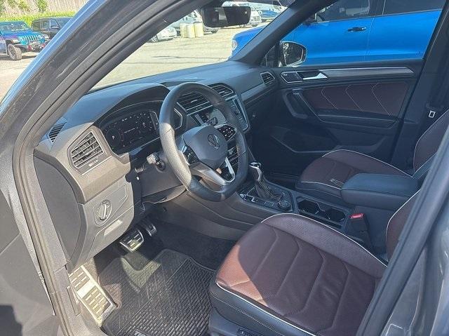Photo of 2024 Platinum Gray Metallic Volkswagen Tiguan
