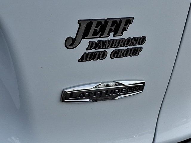 Photo of 2021 Bright White Clearcoat Jeep Cherokee