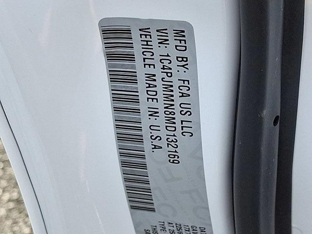 Photo of 2021 Bright White Clearcoat Jeep Cherokee