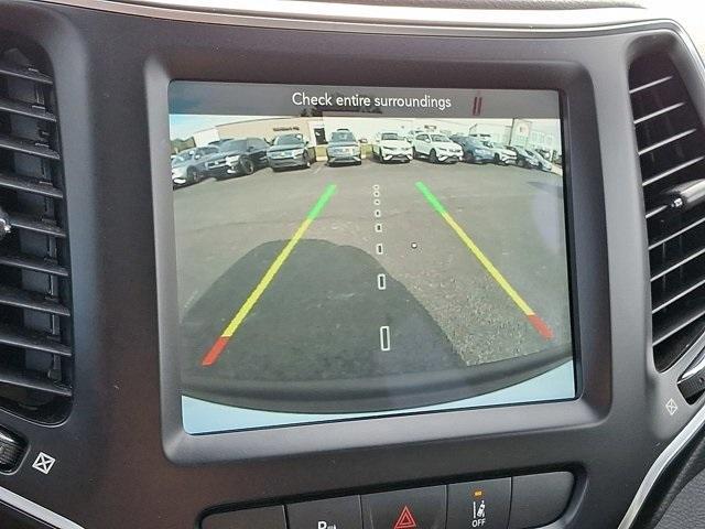 Photo of 2021 Bright White Clearcoat Jeep Cherokee