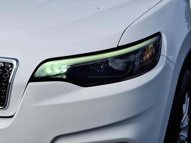 Photo of 2021 Bright White Clearcoat Jeep Cherokee